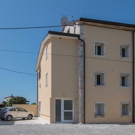Lana House With Apartments Petrovija Exterior foto