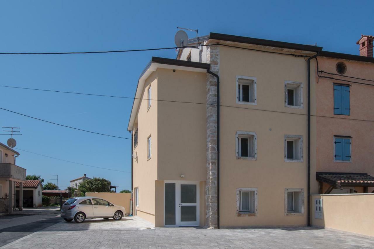 Lana House With Apartments Petrovija Exterior foto