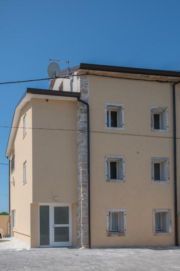 Lana House With Apartments Petrovija Exterior foto