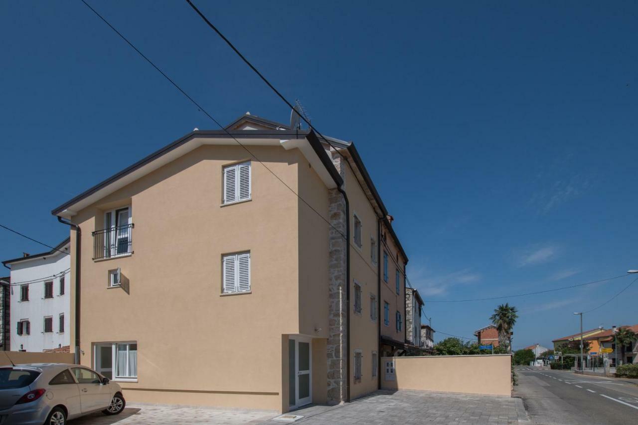 Lana House With Apartments Petrovija Exterior foto